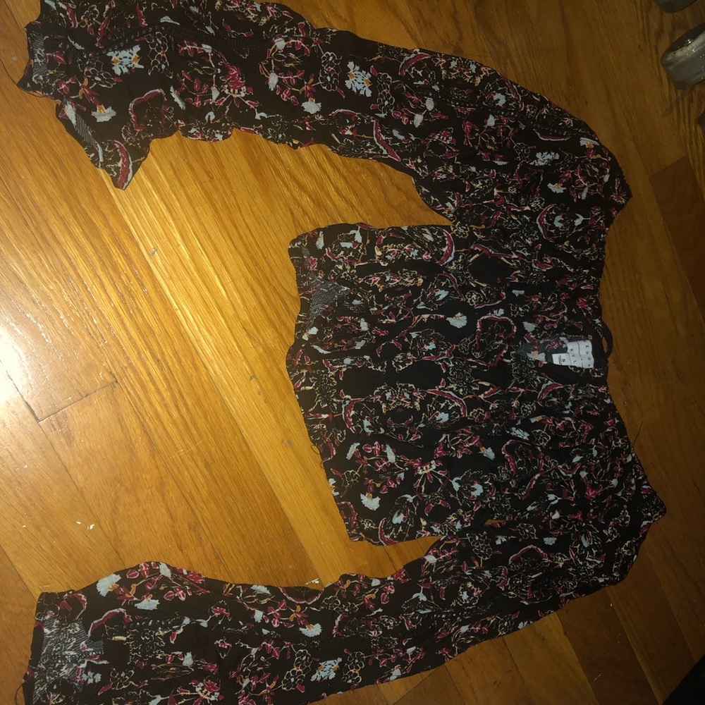 Off the shoulder long sleeve cropped top